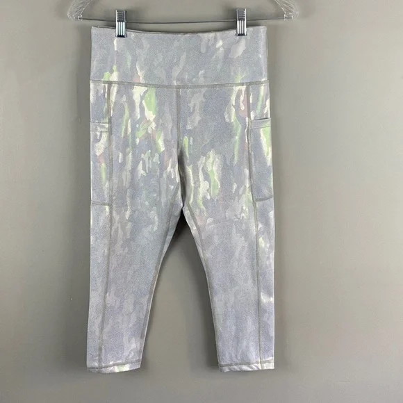 Zyia Womens Silver Metallic Camo Pocket Light n Tight Capri Leggings Size 6-8 - Picture 4 of 13